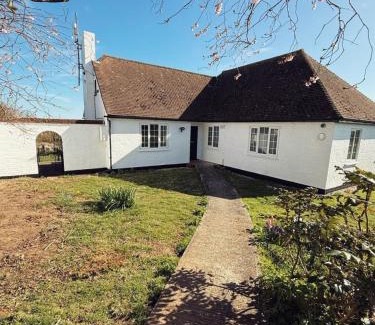Winchelsea House | Elms Farm Cottages - White Swans