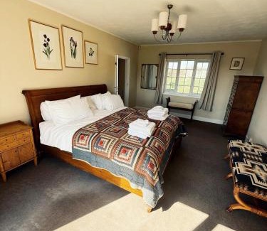 Winchelsea House | Elms Farm Cottages - White Swans