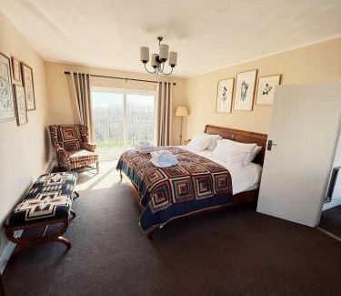 Winchelsea House | Elms Farm Cottages - White Swans