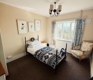 Winchelsea House | Elms Farm Cottages - White Swans