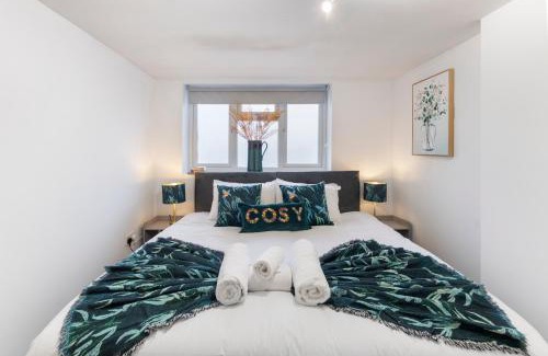 Brent Cross Apartment | Elms Suite