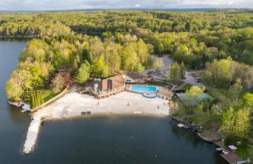 Hamlin House | Elmwood Elmwood Escape A Cozy Retreat at The Hideout