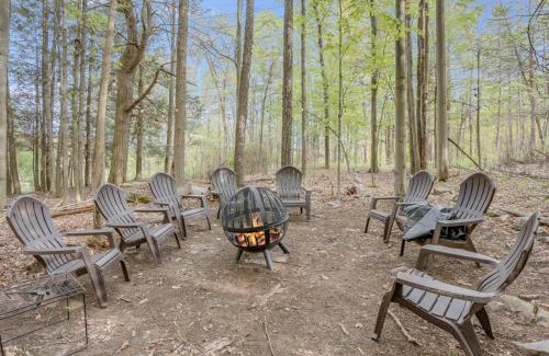 Hamlin House | Elmwood Elmwood Escape A Cozy Retreat at The Hideout