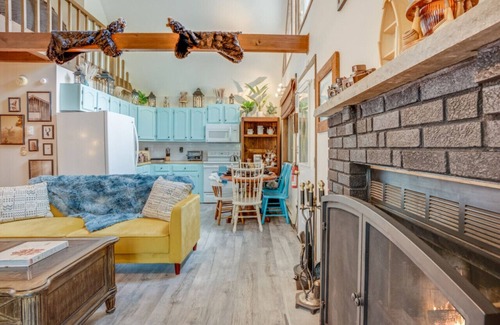 Hamlin Cabin | Elmwood · Elmwood Escape ★ A Cozy Retreat at The Hideout ★