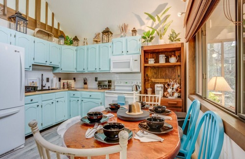 Hamlin Cabin | Elmwood · Elmwood Escape ★ A Cozy Retreat at The Hideout ★