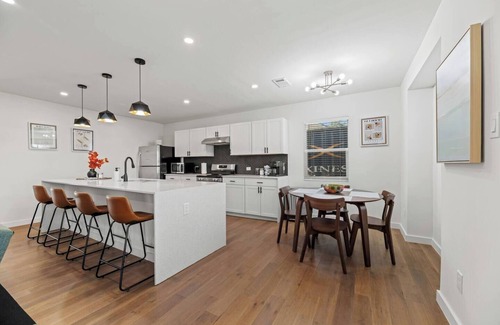 Oak Cliff House | Elmwood Escape/Cozy Modern 3BD