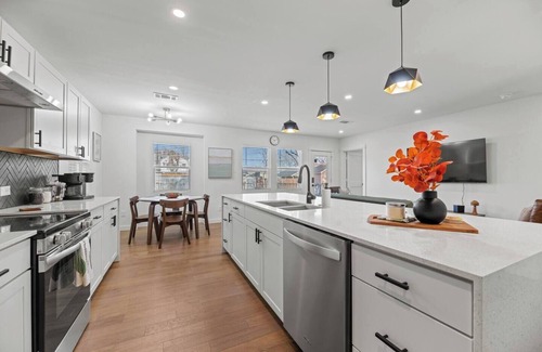 Oak Cliff House | Elmwood Escape/Cozy Modern 3BD