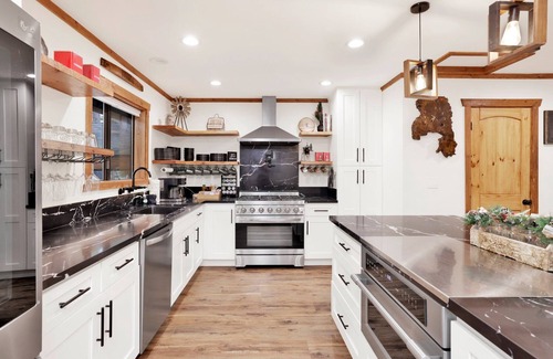 Big Bear Cabin | Elmwood Place #2218