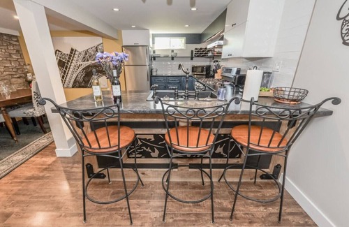 Elora Apartment | Elora Gingerbread Suite