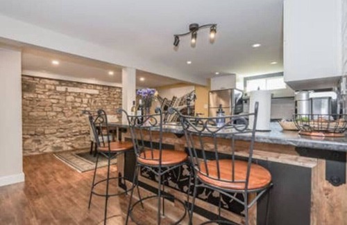 Elora Apartment | Elora Gingerbread Suite