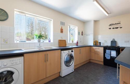 Hull House | ELROI Willerby Road Boho Comfy Home 2 Bedrooms