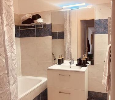 Route de Beaucaire Apartment | ELSA/Appartement P3 + Parking