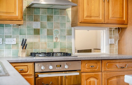 Bourton-on-the-Water House | Elvington Cottage, The Heart of the Cotswolds