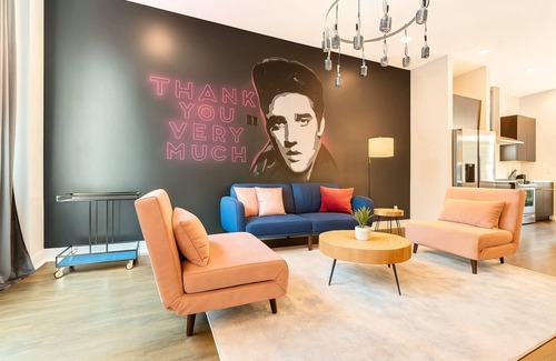 Nashville House | Elvis-themed 13 Beds Rooftop City Views