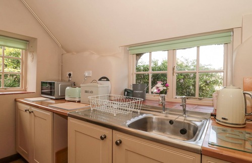 Portesham Cottage | ELWORTH FARMHOUSE COTTAGE, romantic, with pool in Portesham