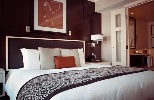 Hough Apartment | Elysian is conveniently located in University Circle, overlooking MLK Park.