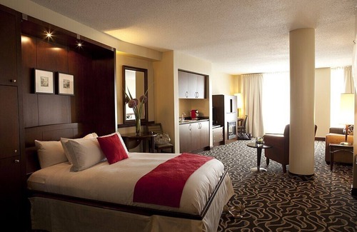 Hough Apartment | Elysian is conveniently located in University Circle, overlooking MLK Park.