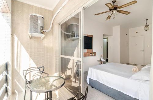 Sao Vicente House | Em frente à praia, com garagem, A/C e sacada