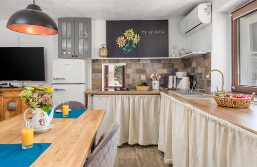 Sarsoni Apartment | Ema