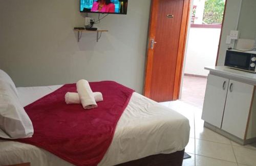 Mbizana Cabin | Emampingeni lodge