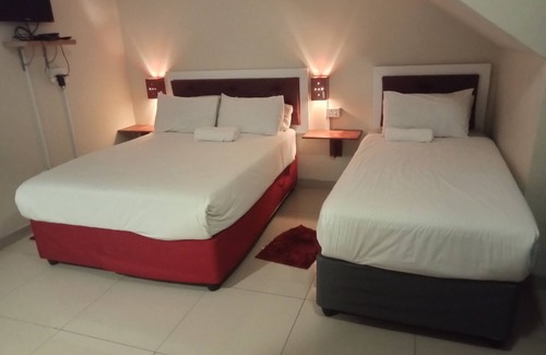 Mbizana House | Emampingeni Lodge