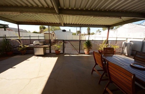 Broken Hill Cottage | Emaroo Argent Cottage