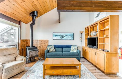 Historic Bayfront Apartment | Embarcadero Condo #E225