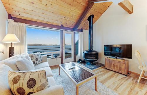 Historic Bayfront Apartment | Embarcadero on the Water #G146