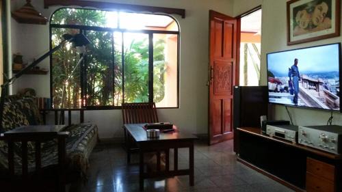 Puerto Jimenez Bed & Breakfast | Embassy House