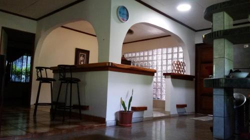 Puerto Jimenez Bed & Breakfast | Embassy House