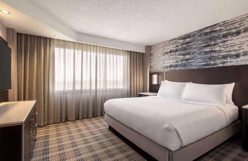 Overland Park Hotel | Embassy Suites by Hilton Kansas City Overland Park