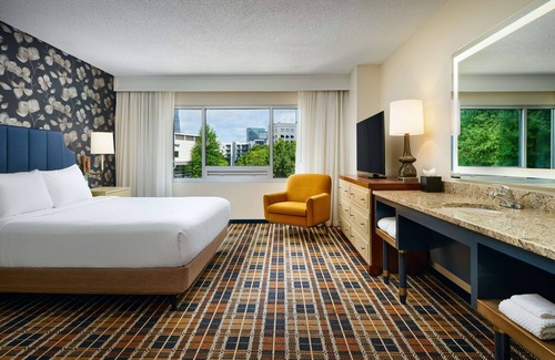 Peachtree Park Hotel | Embassy Suites by Hilton Atlanta Buckhead