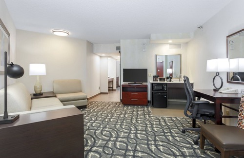 Bluffview Hotel | Embassy Suites by Hilton Dallas Love Field