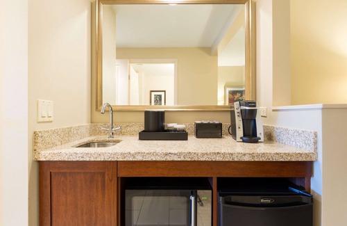 Downtown Denver Hotel | Embassy Suites by Hilton Denver Downtown Convention Center
