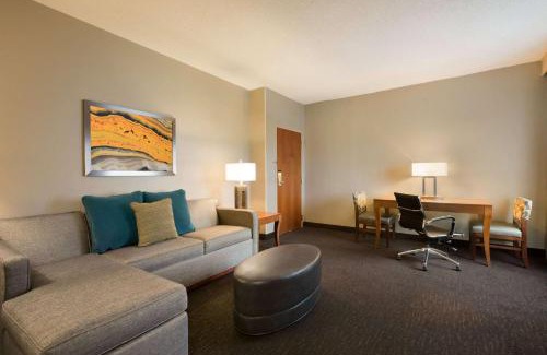 Franklin Hotel | Embassy Suites by Hilton Franklin Cool Spring