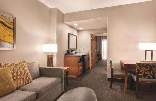 Franklin Hotel | Embassy Suites by Hilton Franklin Cool Spring