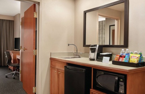 Franklin Hotel | Embassy Suites by Hilton Franklin Cool Springs