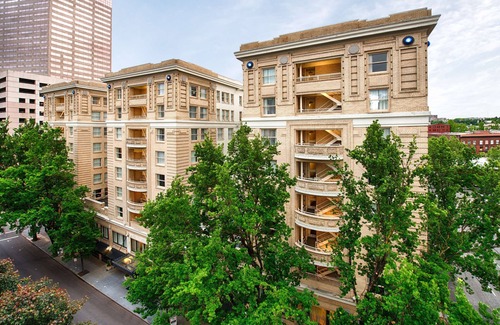 Old Town Chinatown Hotel | Embassy Suites by Hilton Portland Downtown