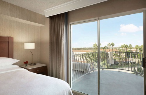 Santa Ana Hotel | Embassy Suites by Hilton Santa Ana Orange County Airport