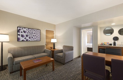 Santa Ana Hotel | Embassy Suites by Hilton Santa Ana Orange County Airport