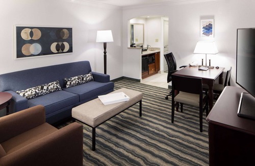 Tampa Hotel | Embassy Suites by Hilton Tampa Brandon