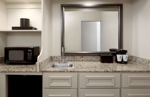 Tampa Hotel | Embassy Suites by Hilton Tampa Airport Westshore
