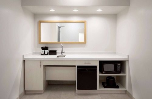 Tampa Hotel | Embassy Suites by Hilton Tampa Airport Westshore