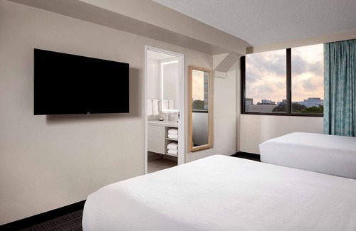 Tampa Hotel | Embassy Suites by Hilton Tampa Airport Westshore