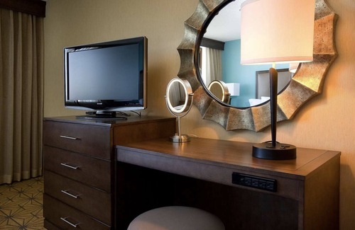 Waldron Hotel | Embassy Suites by Hilton Kansas City International Airport