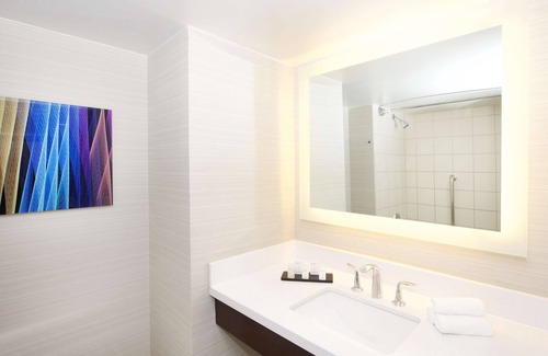 Las Vegas Hotel | Embassy Suites by Hilton Las Vegas