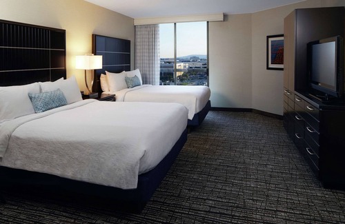 Los Angeles Hotel | Embassy Suites by Hilton Los Angeles International Airport North