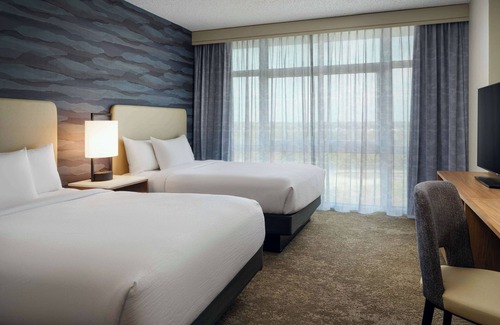 North Charleston Hotel | Embassy Suites by Hilton Charleston Airport Convention Ctr