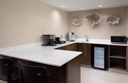 North Charleston Hotel | Embassy Suites by Hilton Charleston Airport Convention Ctr