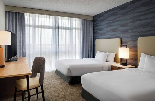 North Charleston Hotel | Embassy Suites by Hilton Charleston Airport Convention Ctr